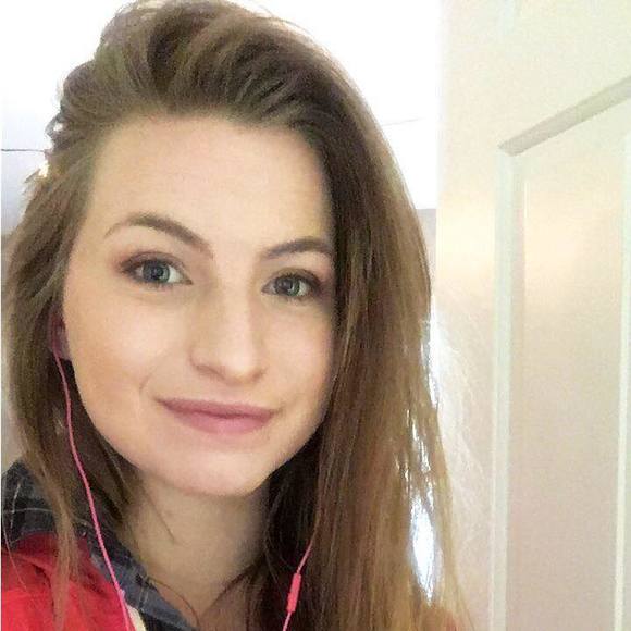 Meet your Posher, Hannah - Picture 1 of 1